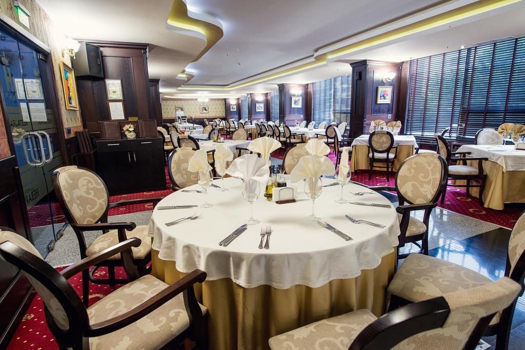 פזרג'יק Grand Hotel Hebar מראה חיצוני תמונה
