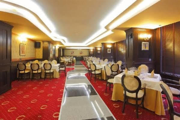 פזרג'יק Grand Hotel Hebar מראה חיצוני תמונה